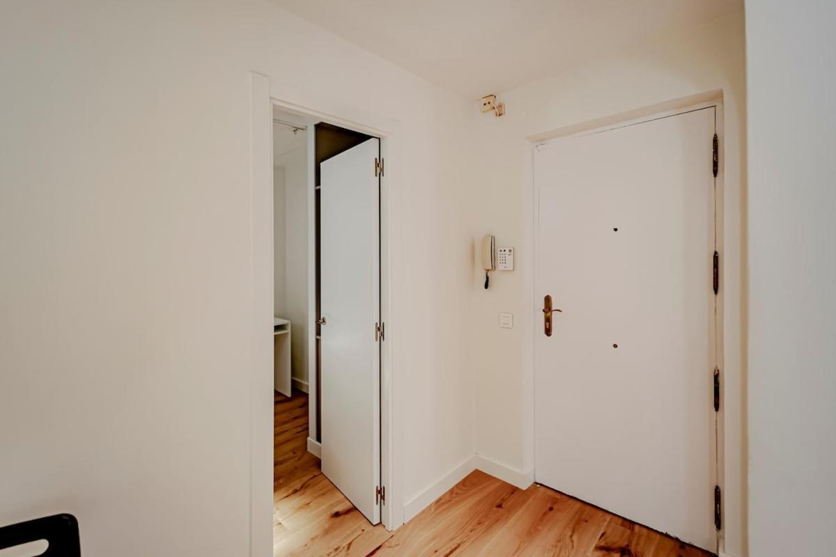 Cb10 - Stylish Modern Apartment- 5-minute Walk To Gran Via