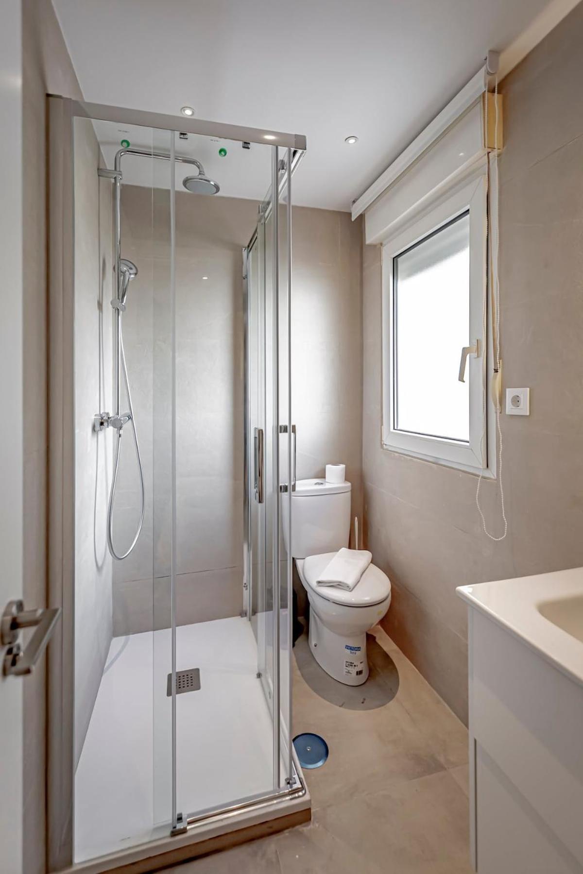 Cb10 - Stylish Modern Apartment- 5-minute Walk To Gran Via Madrid