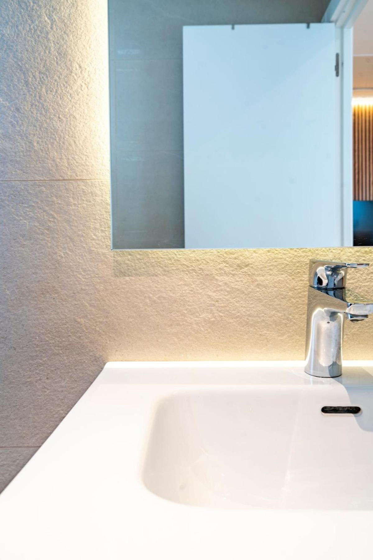 Cb10 - Stylish Modern Apartment- 5-minute Walk To Gran Via
