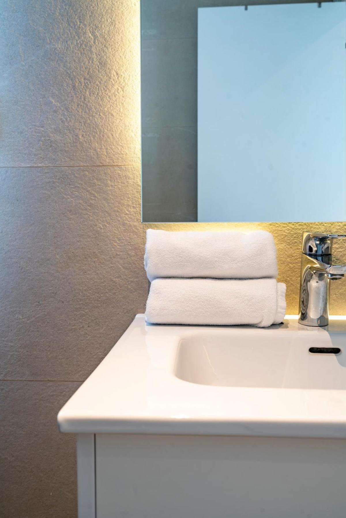 Cb10 - Stylish Modern Apartment- 5-minute Walk To Gran Via Appartement